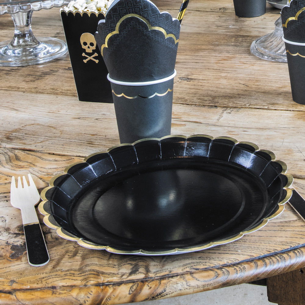 Ēdienu šķīvji (x8)