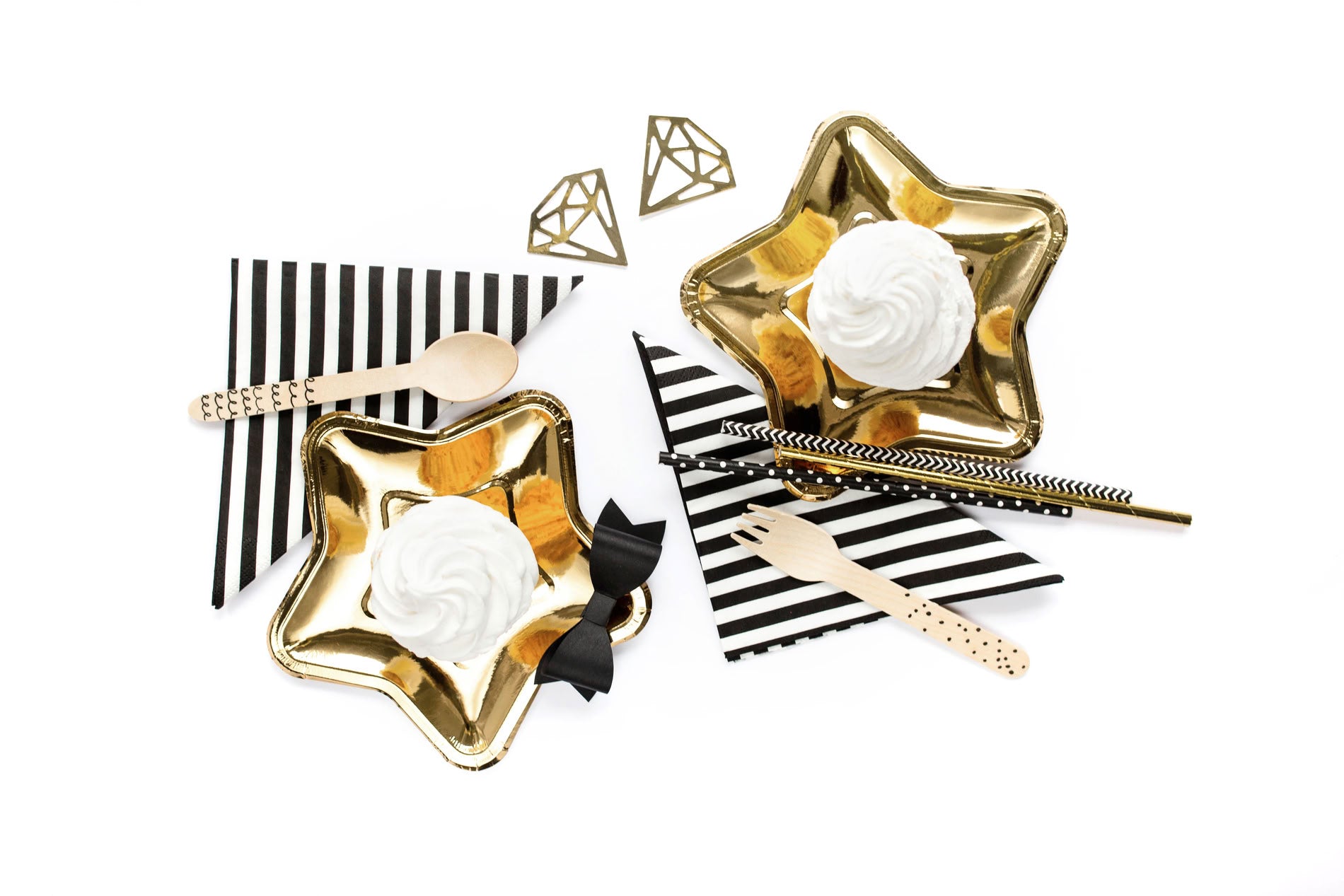 Koka galda piederumi ar melniem akcentiem (x18)