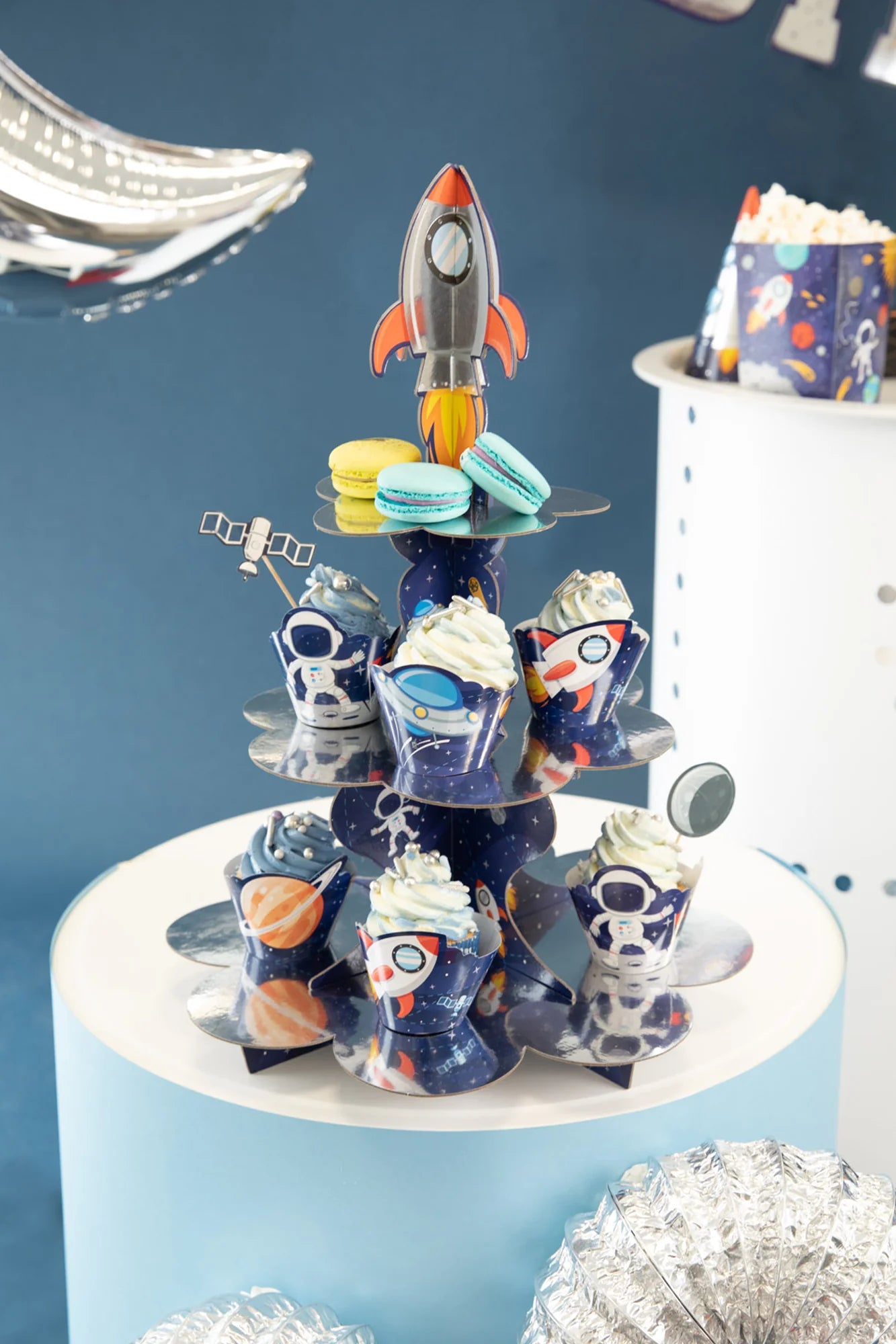 Kūku un kēksiņu statīvs - kosmosa tematikā