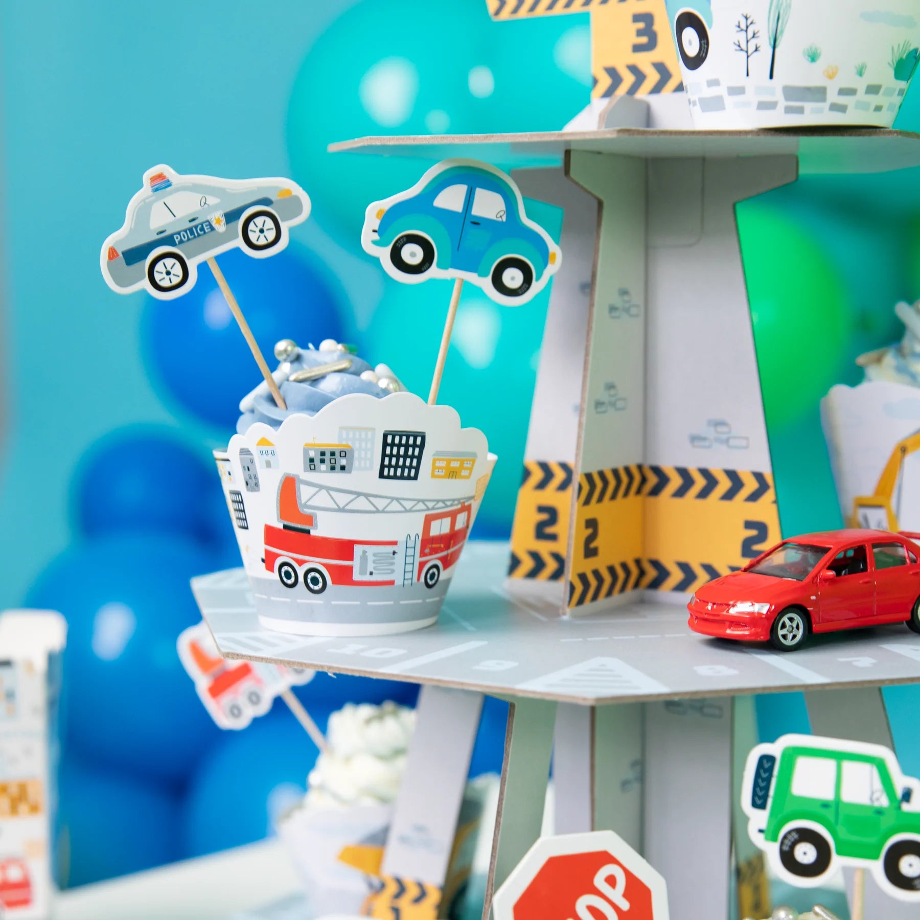 Kūku un kēksiņu statīvs - auto garāža